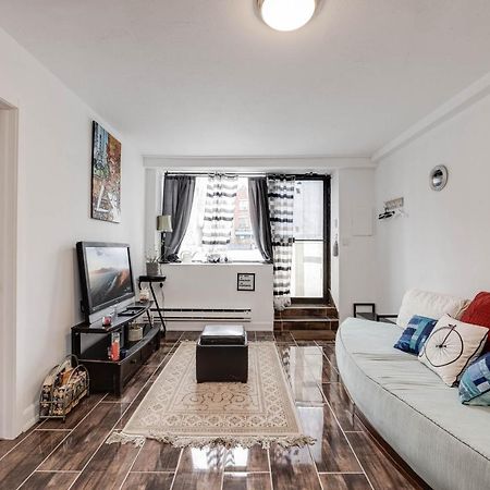 شقة تورونتو  في Bright Parkdale Court - Little Portugal W/ Free Parking المظهر الخارجي الصورة