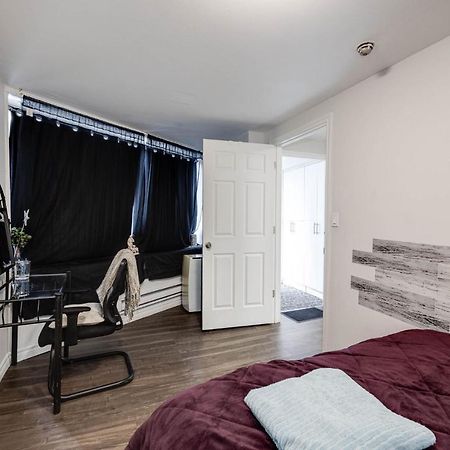 شقة تورونتو  في Bright Parkdale Court - Little Portugal W/ Free Parking المظهر الخارجي الصورة