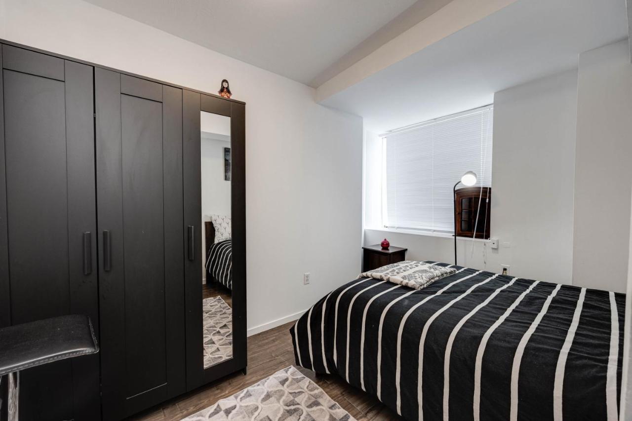 شقة تورونتو  في Bright Parkdale Court - Little Portugal W/ Free Parking المظهر الخارجي الصورة