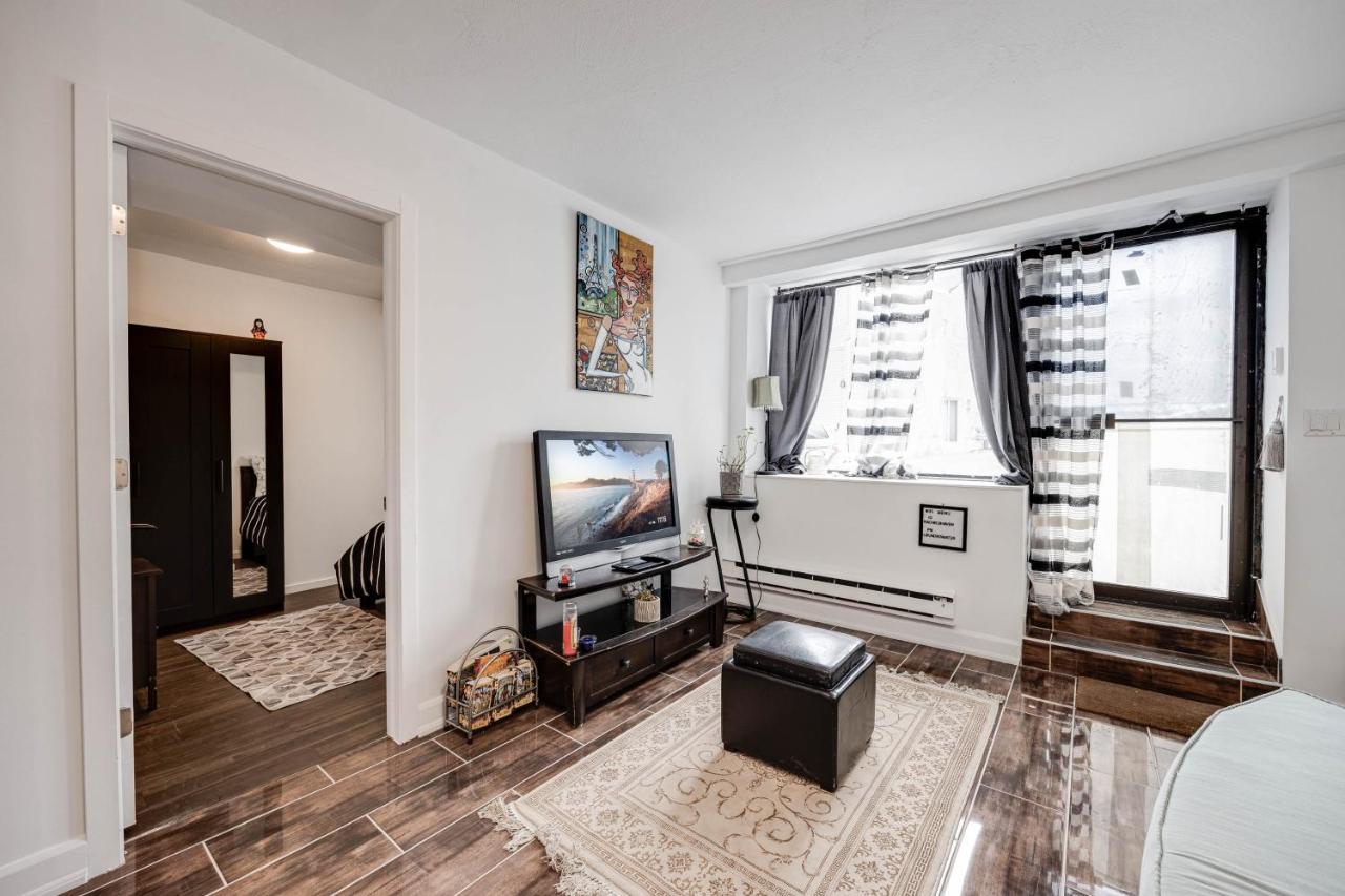 شقة تورونتو  في Bright Parkdale Court - Little Portugal W/ Free Parking المظهر الخارجي الصورة