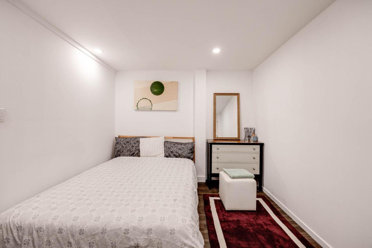 شقة تورونتو  في Bright Parkdale Court - Little Portugal W/ Free Parking المظهر الخارجي الصورة
