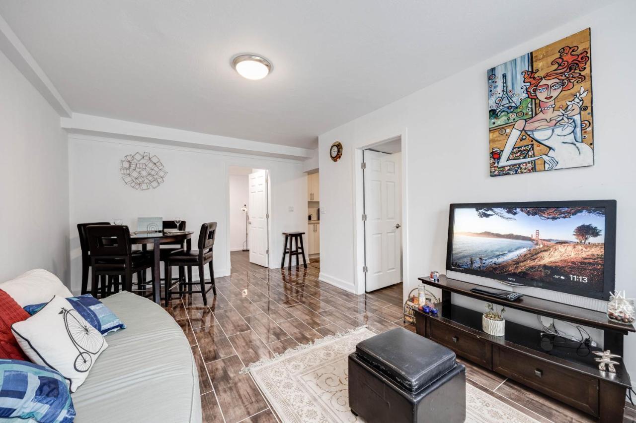 شقة تورونتو  في Bright Parkdale Court - Little Portugal W/ Free Parking المظهر الخارجي الصورة