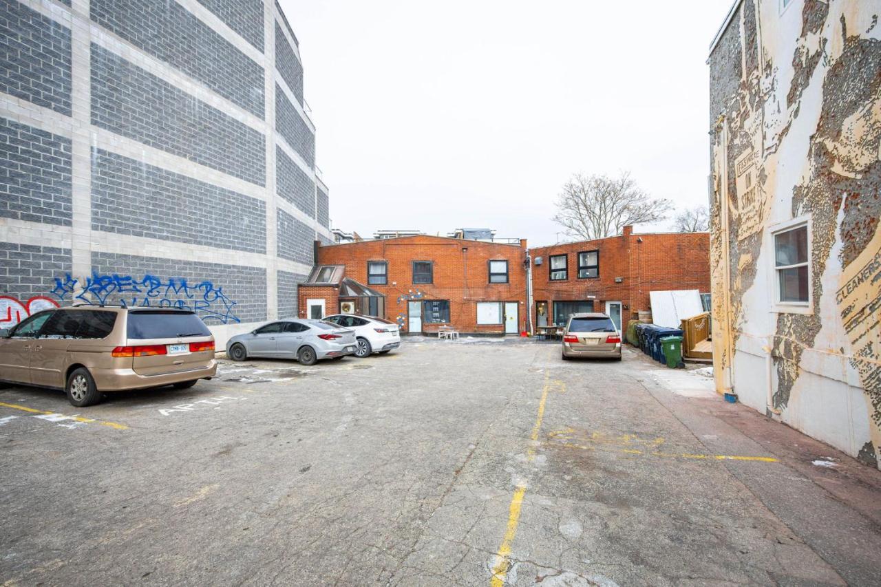 شقة تورونتو  في Bright Parkdale Court - Little Portugal W/ Free Parking المظهر الخارجي الصورة