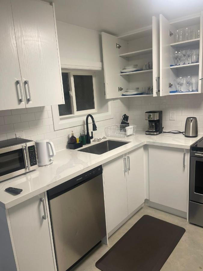 شقة تورونتو  في Bright Parkdale Court - Little Portugal W/ Free Parking المظهر الخارجي الصورة