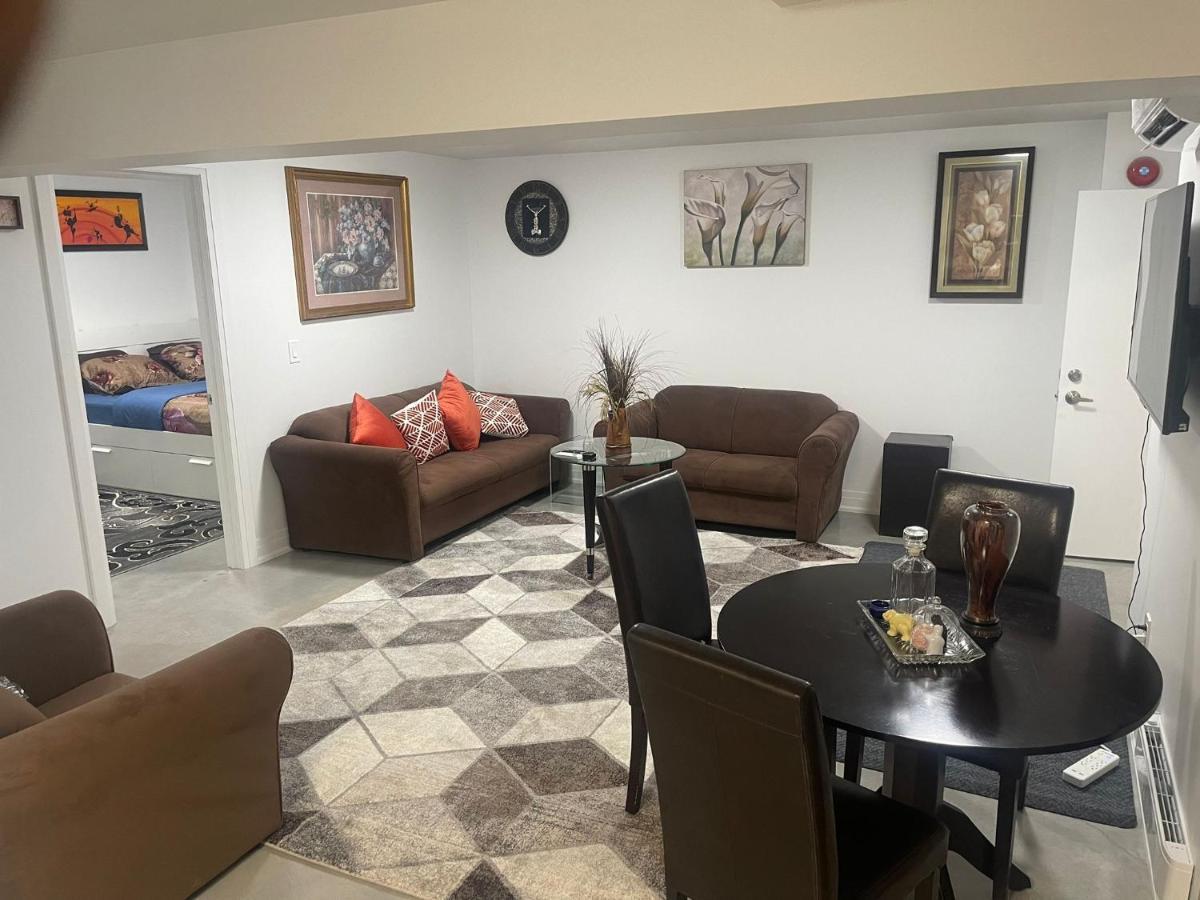 شقة تورونتو  في Bright Parkdale Court - Little Portugal W/ Free Parking المظهر الخارجي الصورة