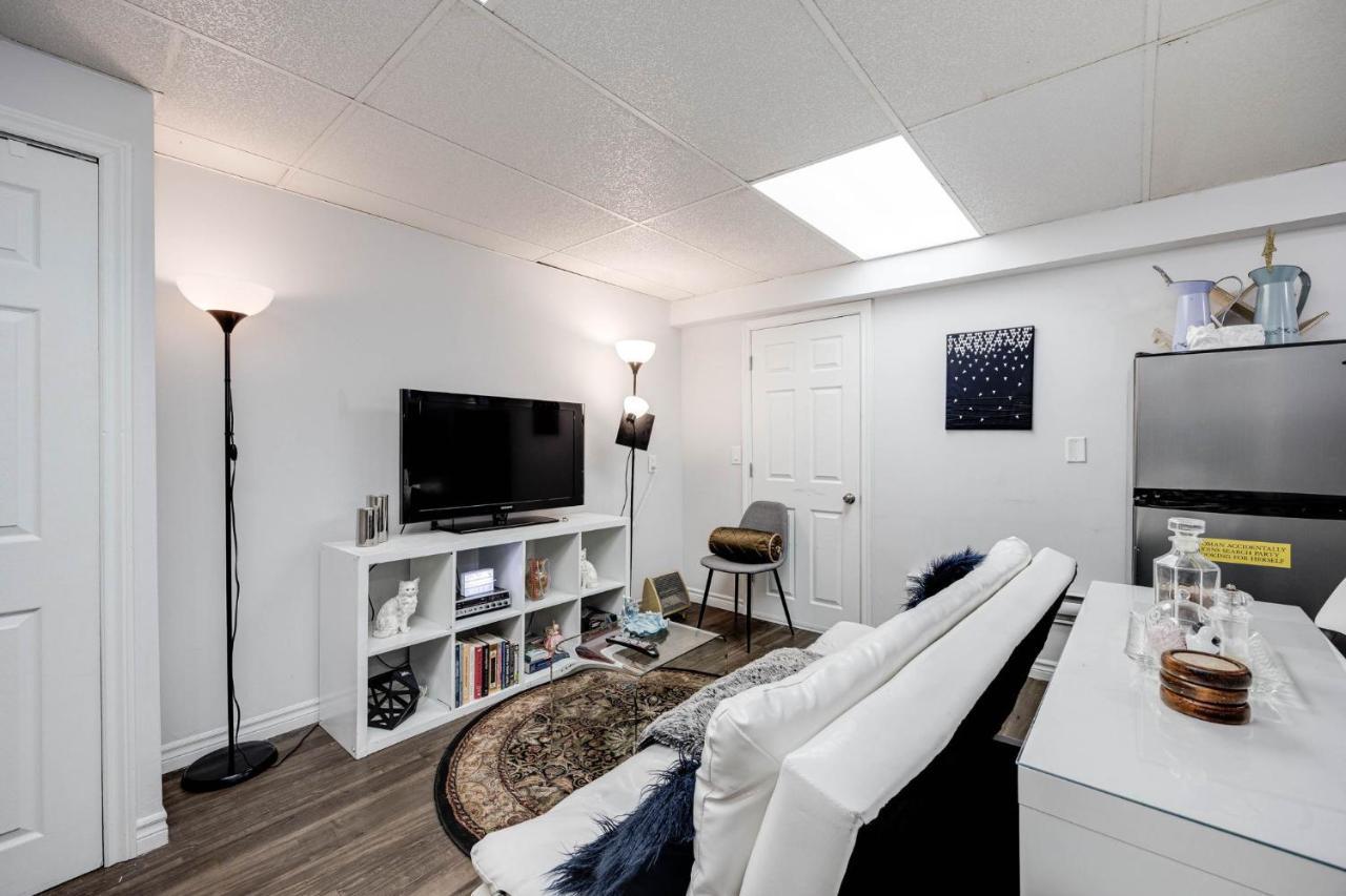 شقة تورونتو  في Bright Parkdale Court - Little Portugal W/ Free Parking المظهر الخارجي الصورة